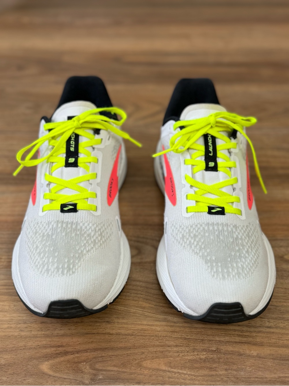 Brooks Launch GTS 9 Women’s Running Shoes White Pink Yellow Size 9.5 B - Picture 2 of 9